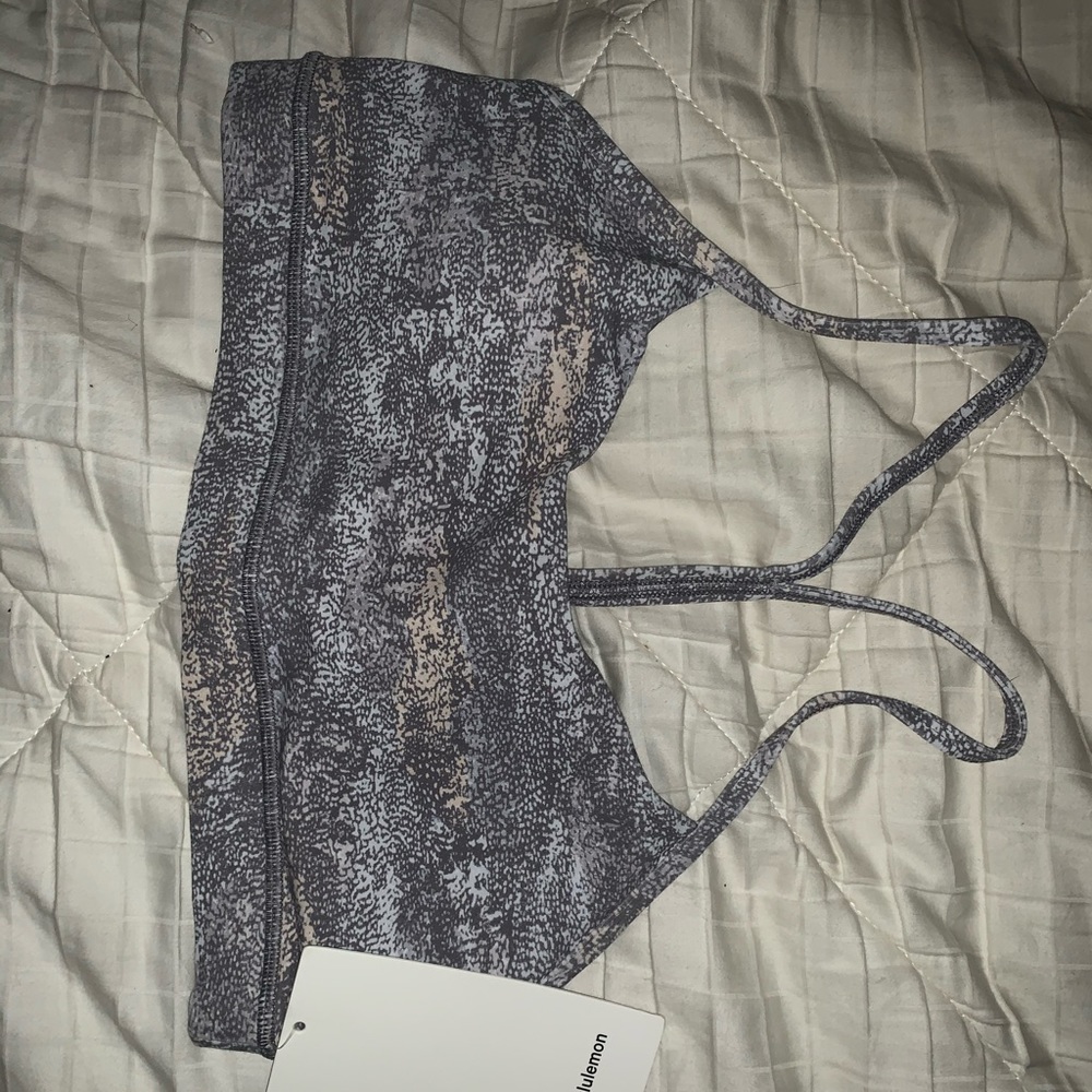 Lululemon flow y sports bra